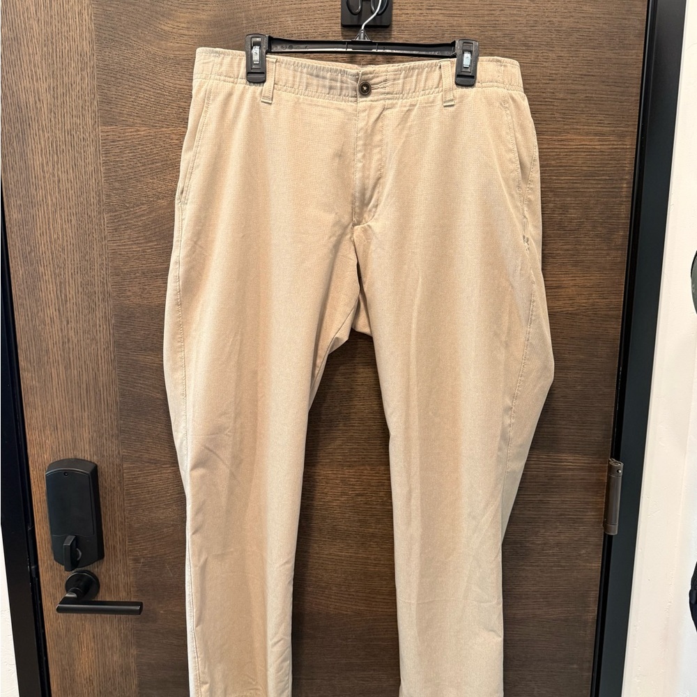 Men's under Armour Tan Pants for the heat golf style pants